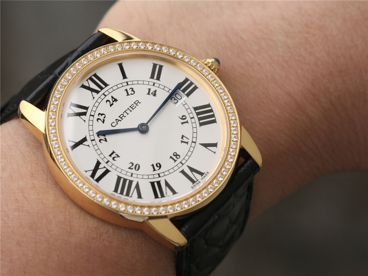 卡地亞倫敦繫列情侶對錶 原裝開模 男36mm 女29.5mm 自帶真鱷魚皮錶帶￥3680-高仿卡地亞