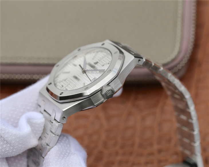 愛彼皇家橡樹15400繫列 原版1-1開模 精鋼錶帶 自動機械機芯 男士腕錶￥3490-高仿愛彼