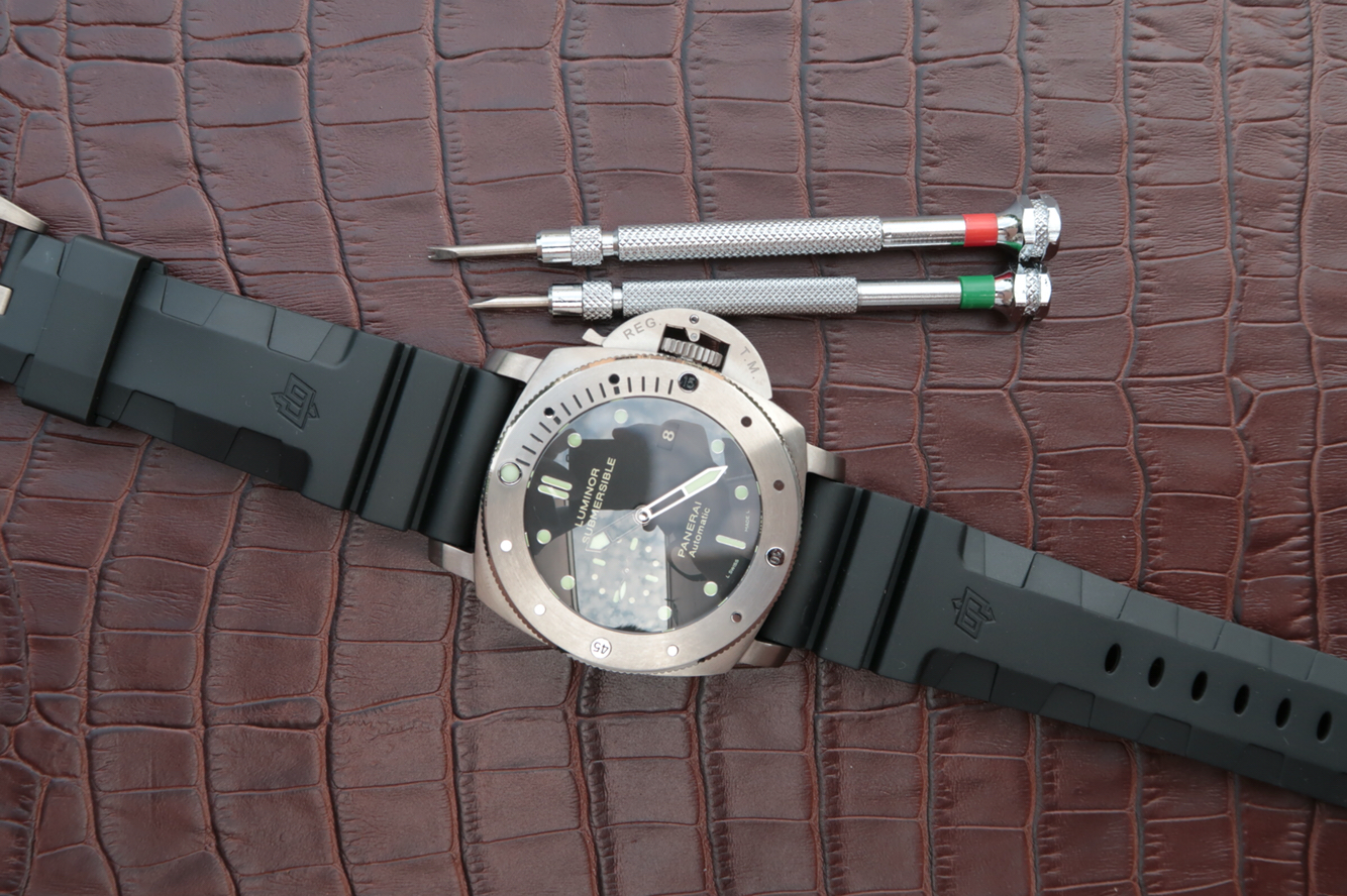 沛納海 Pam305頂級復刻版本 矽膠錶帶 P9000自動機械機芯 男士腕錶￥3980-高仿沛納海